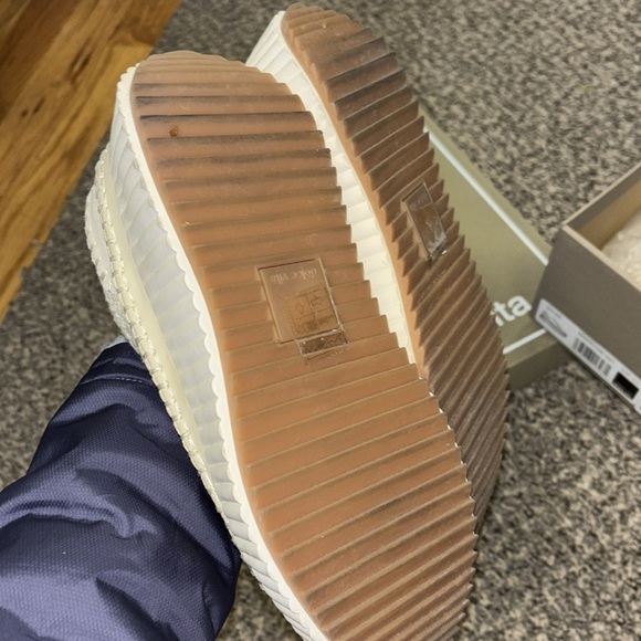 Dolce Vita Dolen sneakers 6.5 worn once !! - Picture 4 of 7